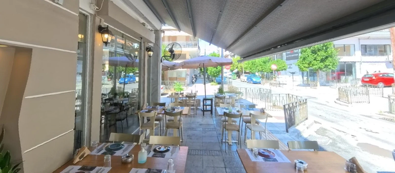 TO STEKI: a 360° virtual tour of a Greek mezedopoleio